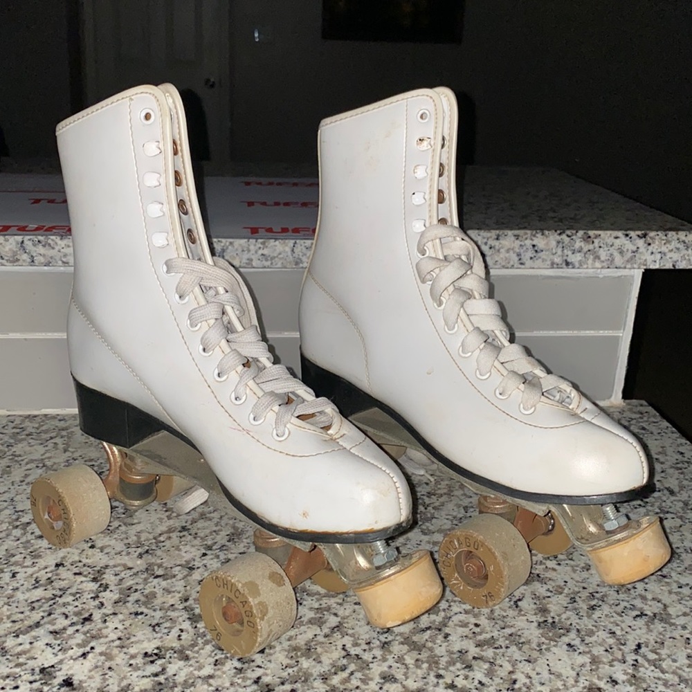 Vintage Womens White Chicago 76 Roller Skates Size 8